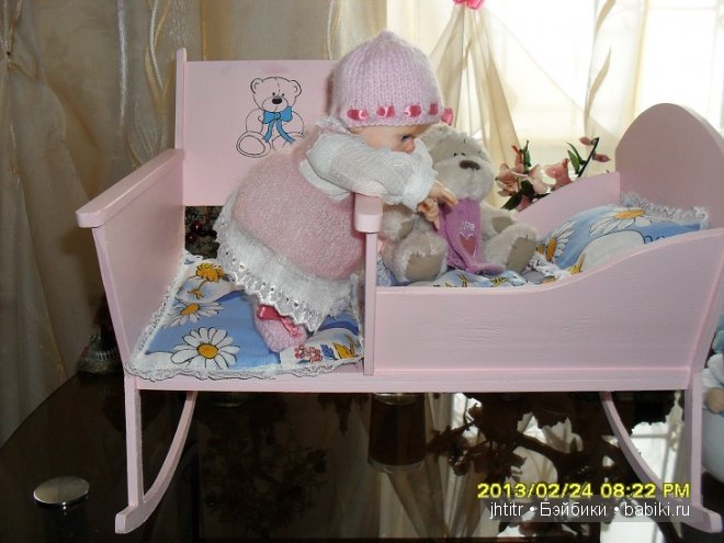Кроватка для куклы Вареньки