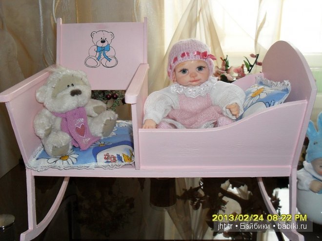 Кроватка для куклы Вареньки