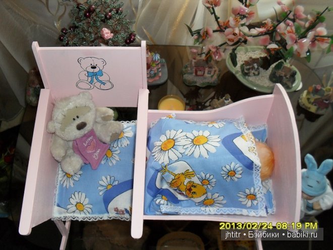 Кроватка для куклы Вареньки