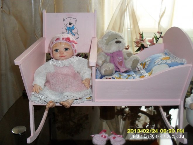Кроватка для куклы Вареньки