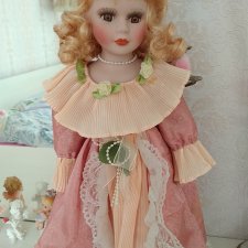 Фарфоровая кукла