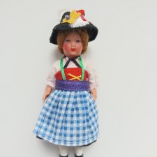 Куклы в национальных костюмах .