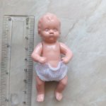 Пупсик из колкого пластика Hertwig & Co. Хертвиг