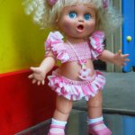 Фейсинка Сьюзи в цветочных нарядах