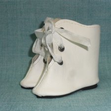 Сапожки белые и серые для ножки 6.5 см и белые  туфельки для ножек 7 см