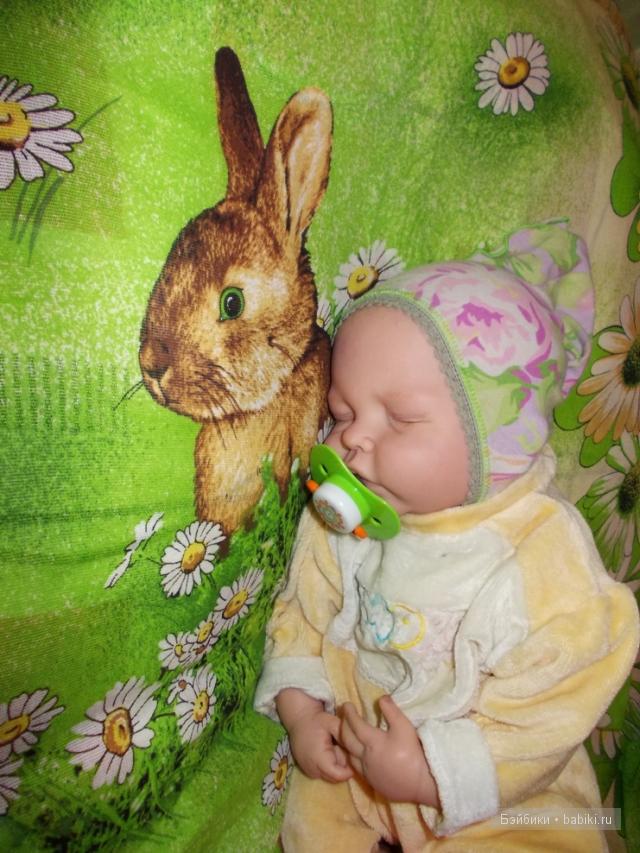 Мои первые попытки мастерить одежду куклам