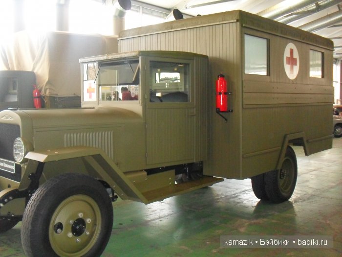 Сокольники. Олдтаймер - галерея старинных машин и моторы победы. И конечно куклы