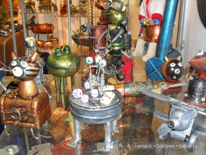 Сокольники. Олдтаймер - галерея старинных машин и моторы победы. И конечно куклы