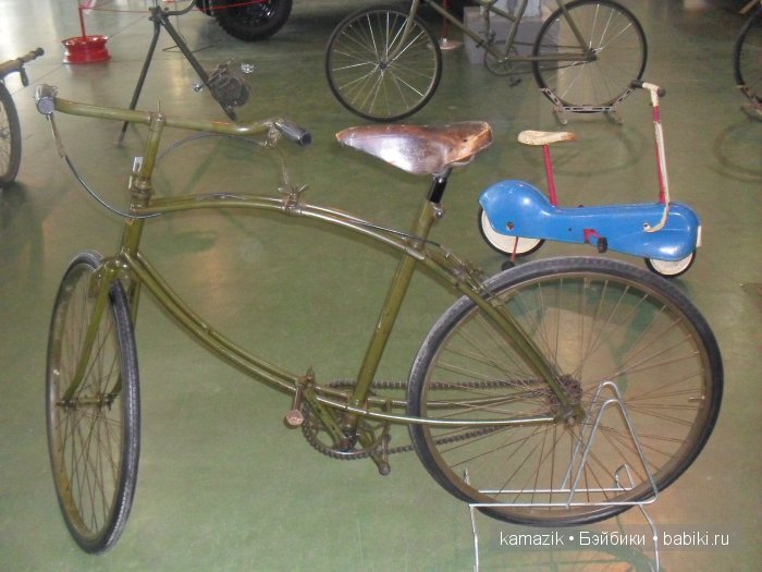 Сокольники. Олдтаймер - галерея старинных машин и моторы победы. И конечно куклы