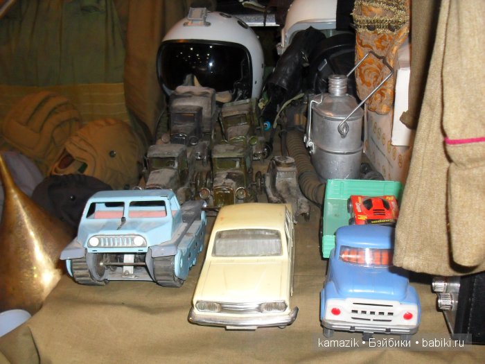 Сокольники. Олдтаймер - галерея старинных машин и моторы победы. И конечно куклы