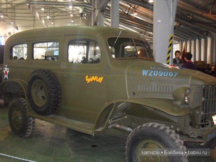 Сокольники. Олдтаймер - галерея старинных машин и моторы победы. И конечно куклы