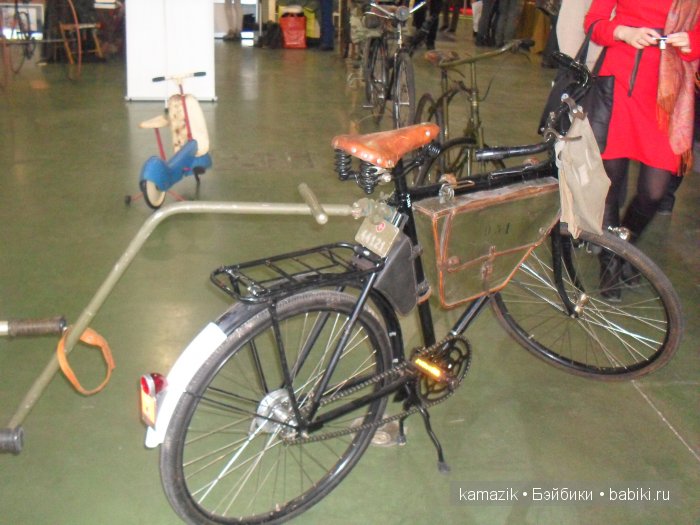 Сокольники. Олдтаймер - галерея старинных машин и моторы победы. И конечно куклы