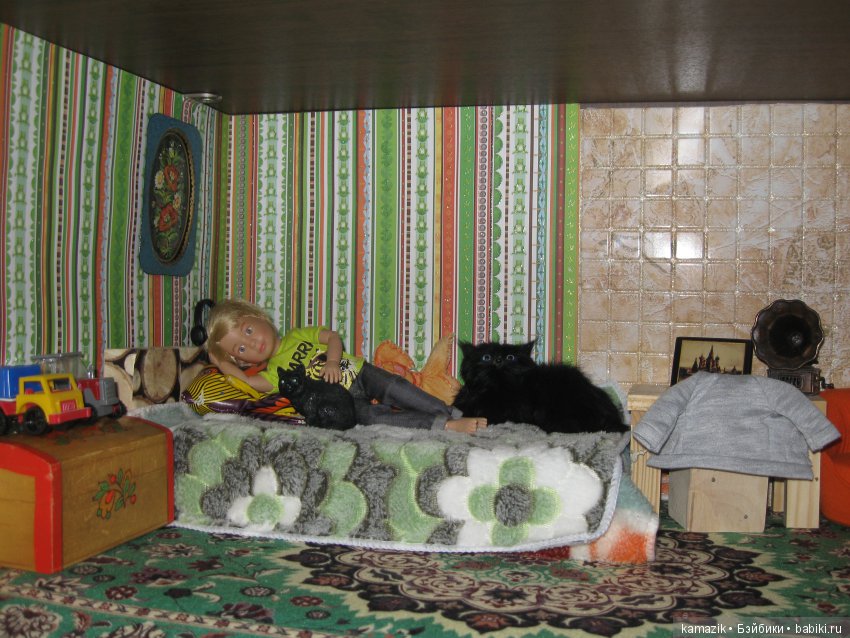 Мишкина комната и окружение