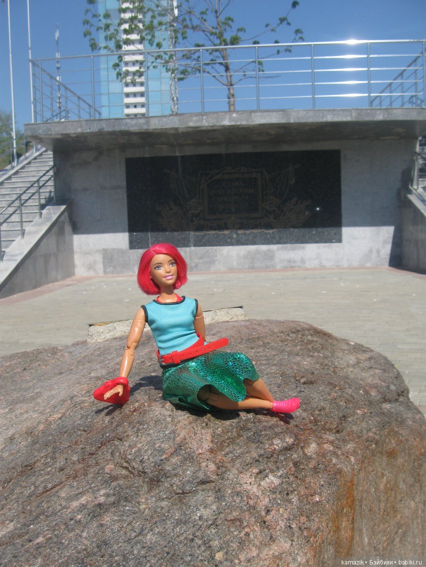 Район Камазовка. Мисс Ритка продолжает гулять