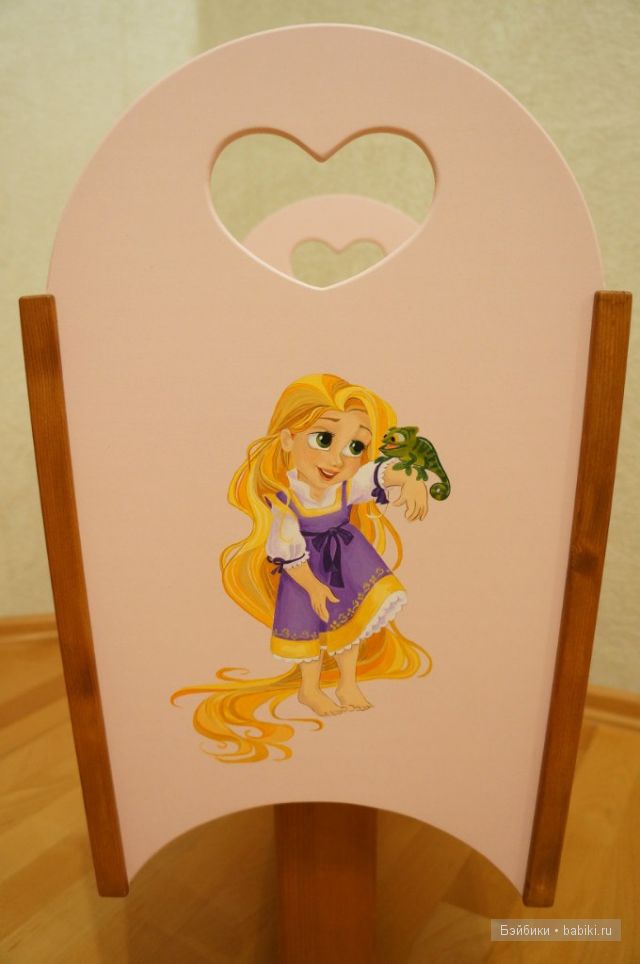 кроватка-люлька для куклы с маятниковым механизмом качания