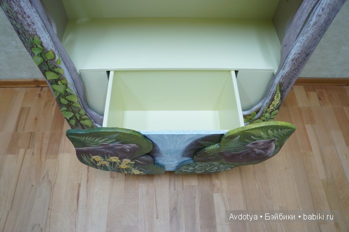 роспись мебели стеллаж-домик