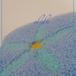 На цветочном коврике