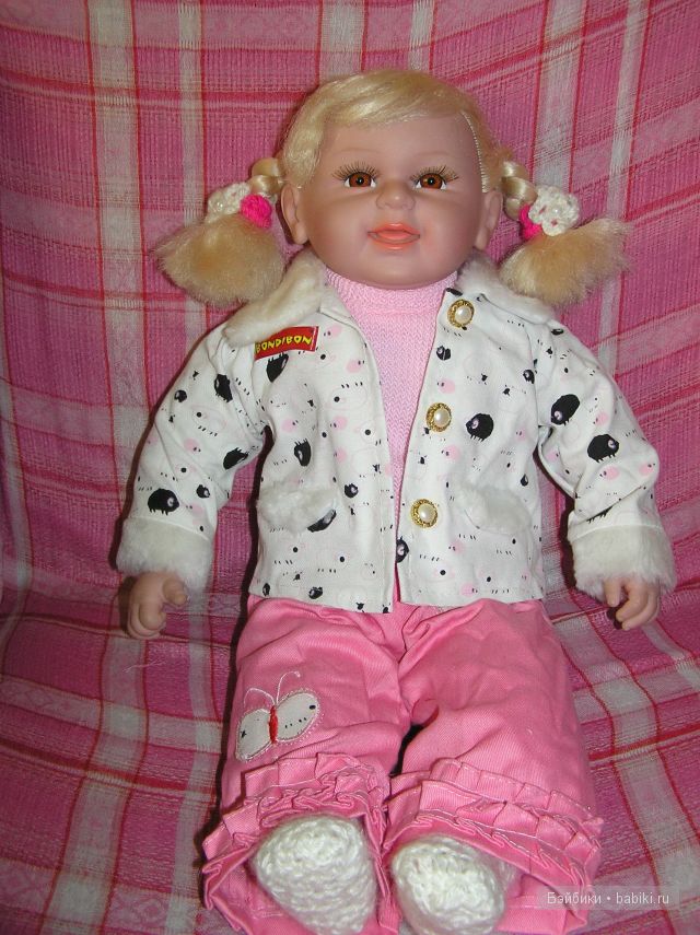 Симпатичная малышка Emily и её нарядики (фото 5)