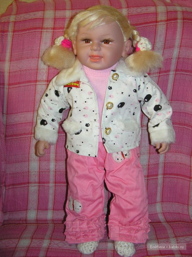 Симпатичная малышка Emily и её нарядики (фото 6)