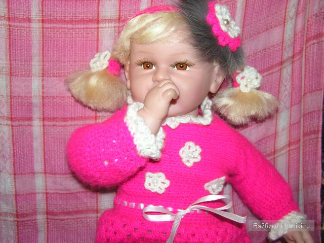 Симпатичная малышка Emily и её нарядики