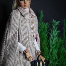 Уютный образ для холодных дней: кейп и бактус.