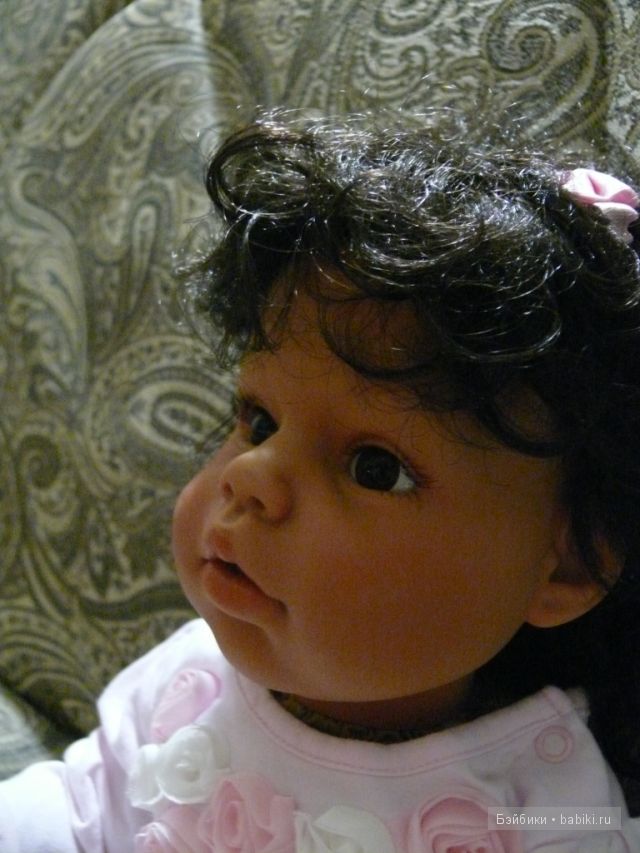 любопытный  взгляд  карих  глазёнок