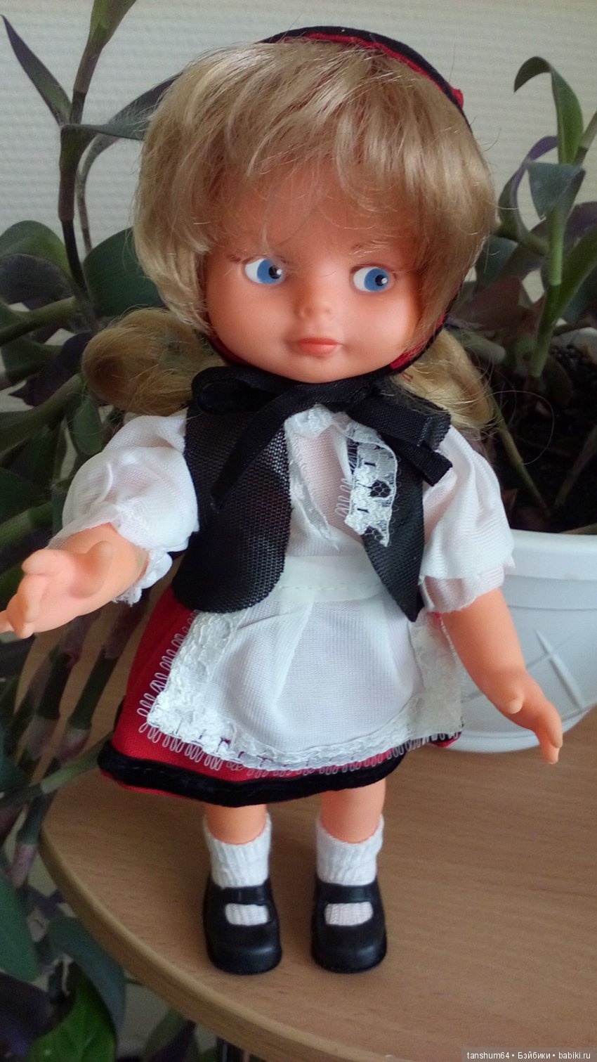 Какого года выпуска винтажная куколка ГДР "Красная Шапочка" (фото 2)
