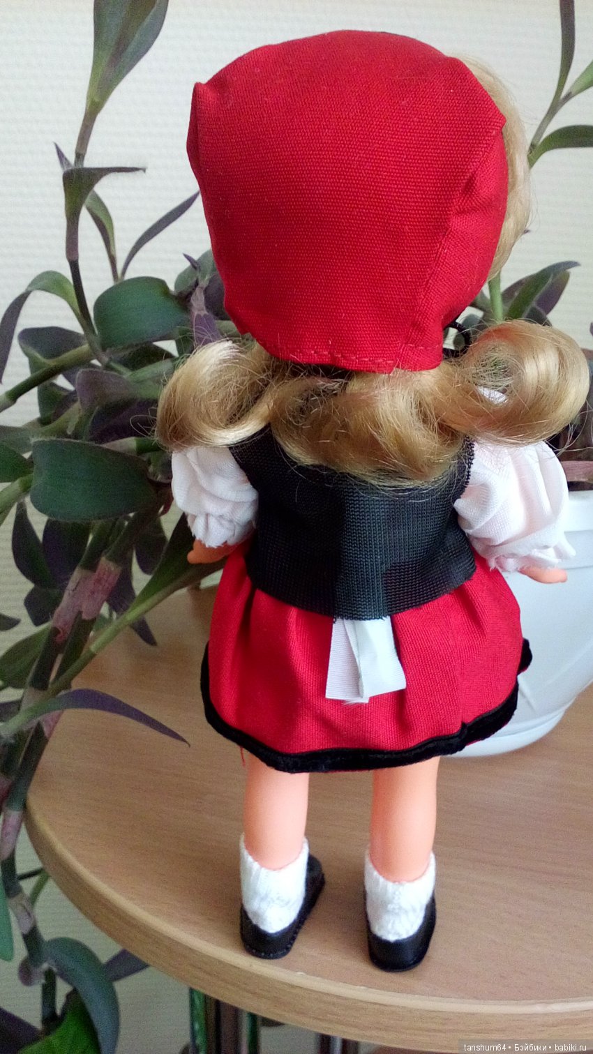 Какого года выпуска винтажная куколка ГДР "Красная Шапочка" (фото 4)