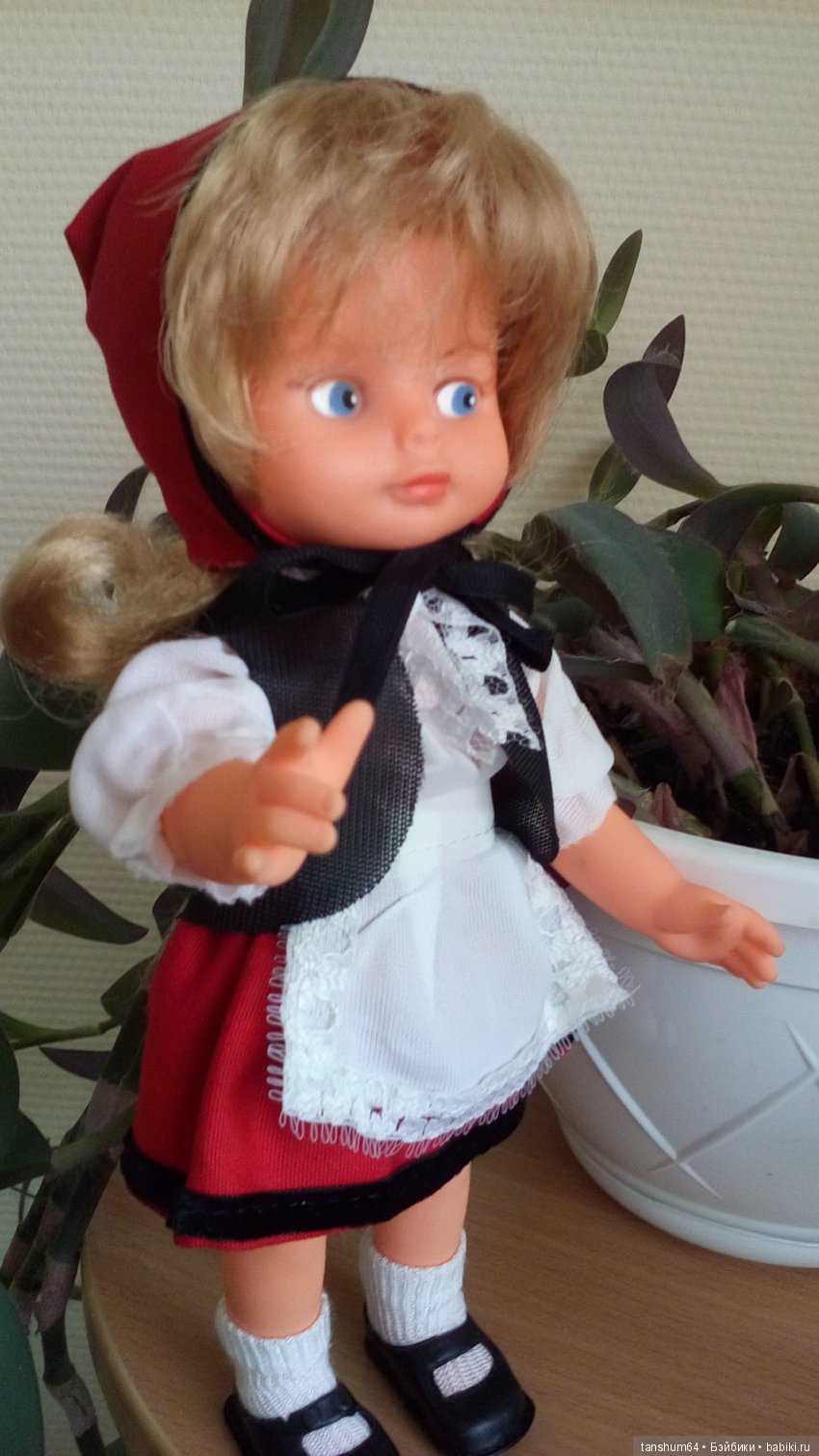 Какого года выпуска винтажная куколка ГДР "Красная Шапочка" (фото 3)