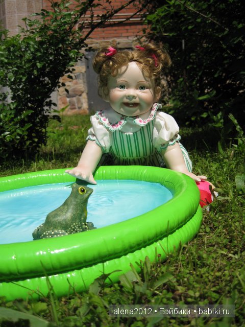 девочка с лягушкой