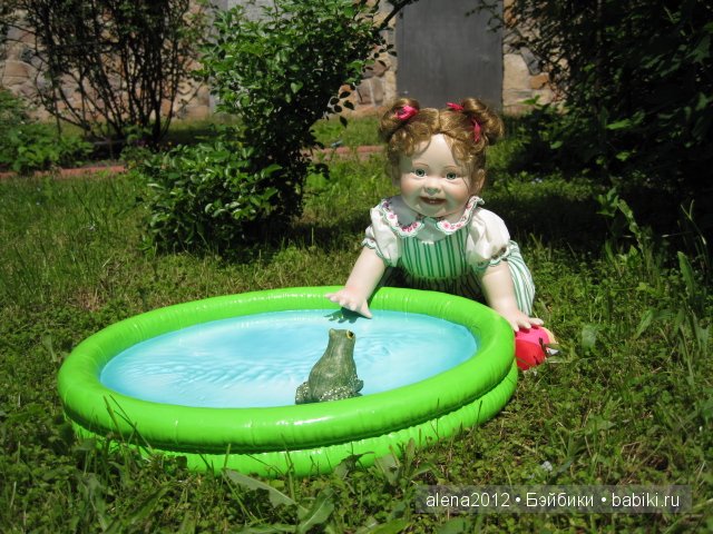 девочка с лягушкой