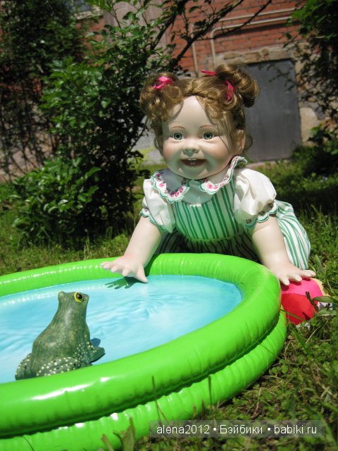 девочка с лягушкой