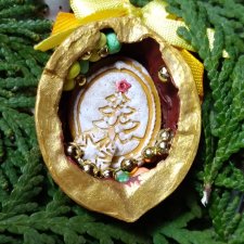 Сколько для счастья нужно человеку ёлок?