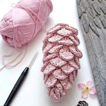 Шишки, разноцветные  шишки.