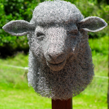 Шедевры из проволоки и коряг от художника Ивана Ловатта