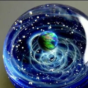 Мир вселенных,  пойманных в стекло!