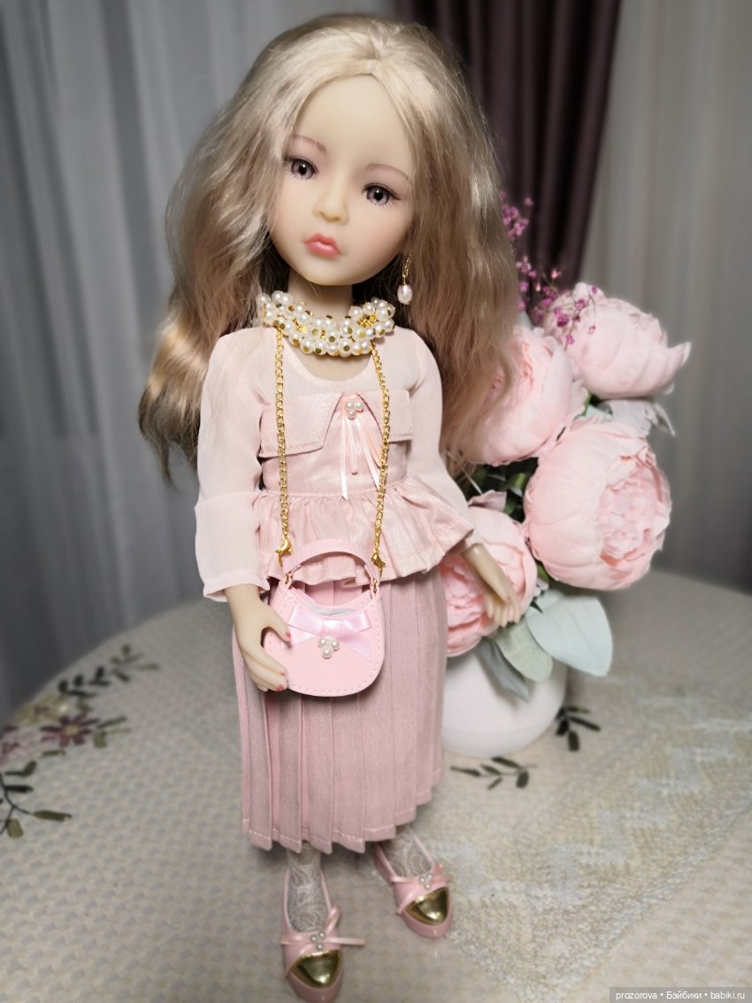 Lou Ruby Red | Бэйбики Lou Ruby Red — Куклы Ruby Red (Руби Ред) Fashion Friends: Siblies (фото 9)