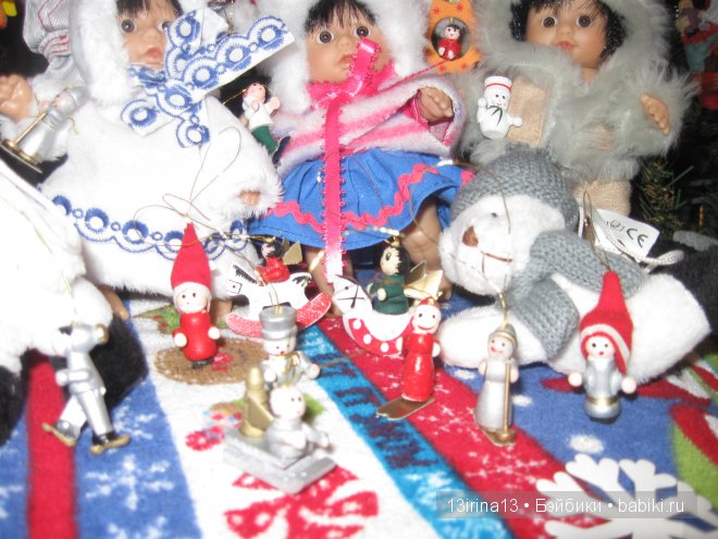 Маленькие Адорочки и Рауберятки у елочки