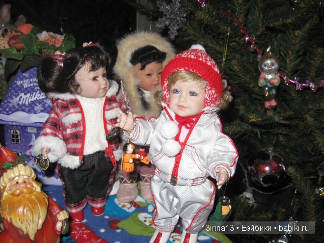 Маленькие Адорочки и Рауберятки у елочки