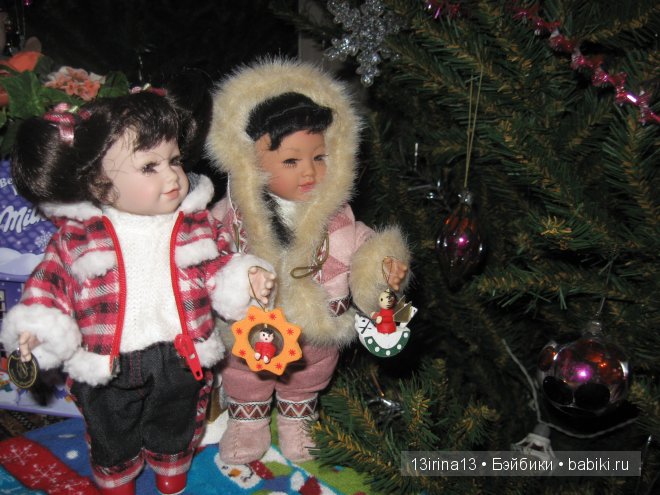 Маленькие Адорочки и Рауберятки у елочки