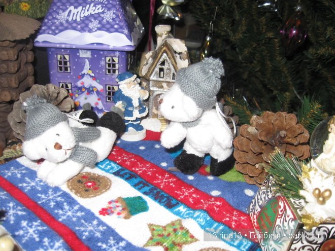 Маленькие Адорочки и Рауберятки у елочки