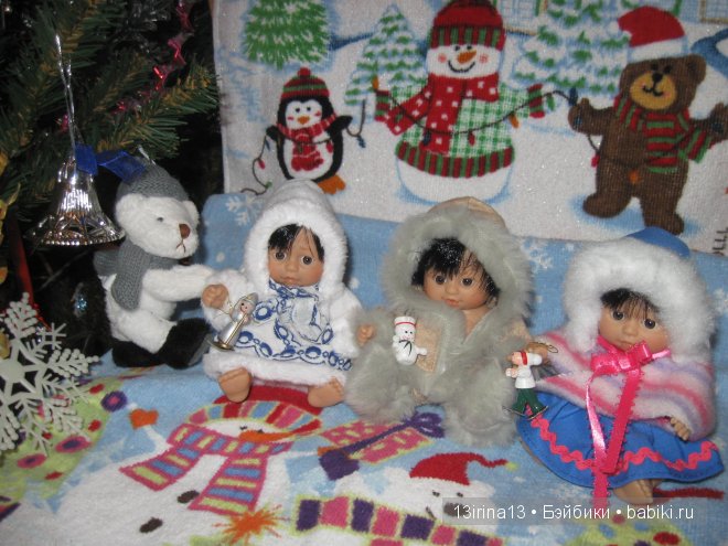 Маленькие Адорочки и Рауберятки у елочки