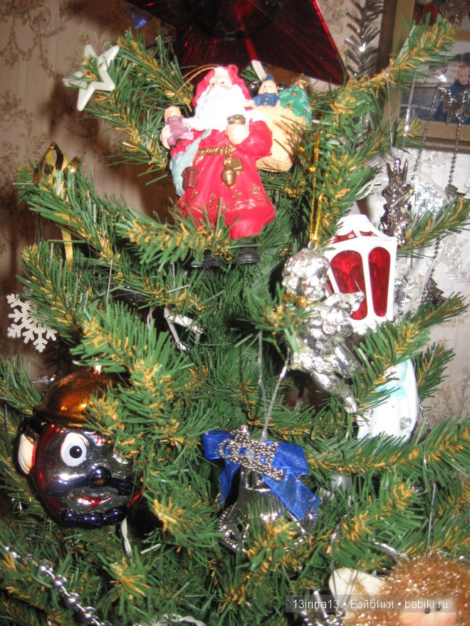 Маленькие Адорочки и Рауберятки у елочки