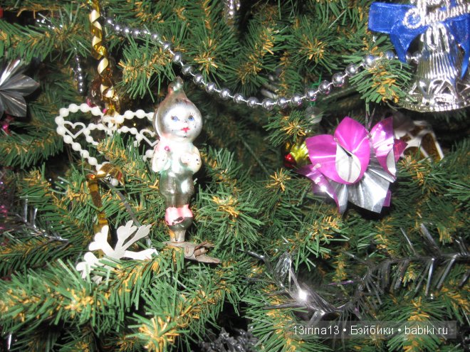 Маленькие Адорочки и Рауберятки у елочки