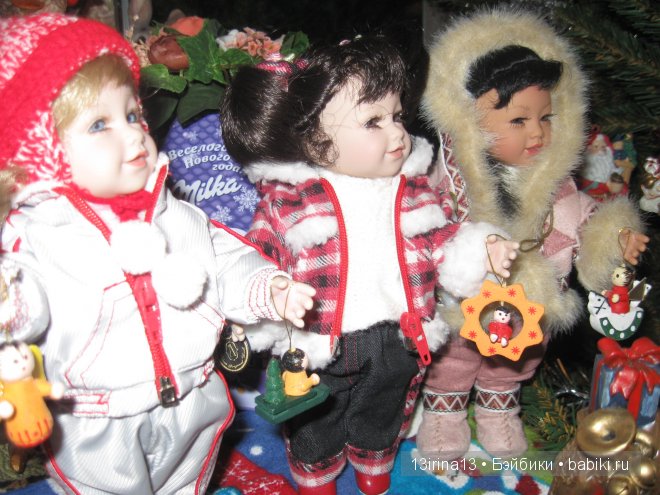 Маленькие Адорочки и Рауберятки у елочки