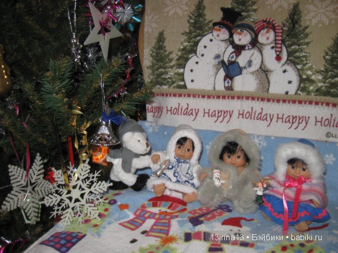 Маленькие Адорочки и Рауберятки у елочки