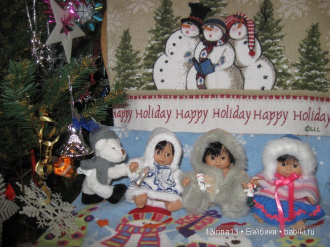 Маленькие Адорочки и Рауберятки у елочки