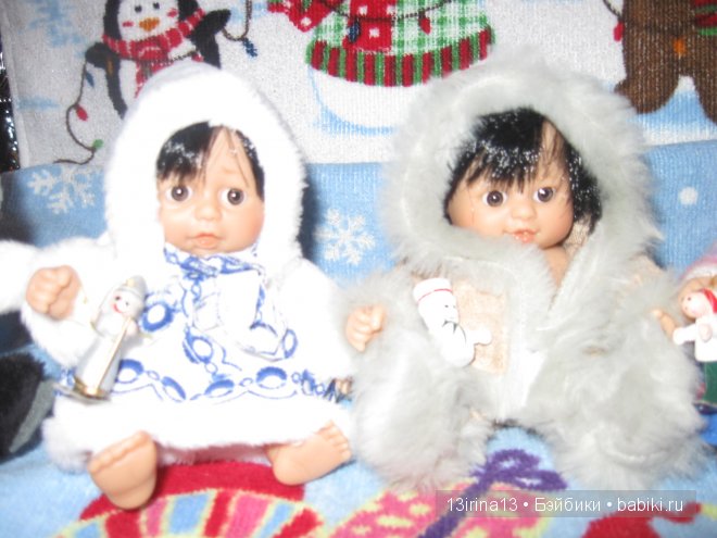 Маленькие Адорочки и Рауберятки у елочки