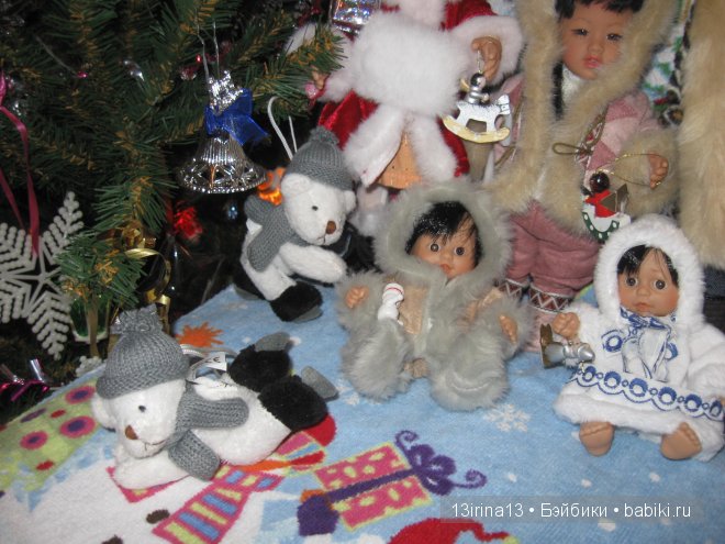 Маленькие Адорочки и Рауберятки у елочки