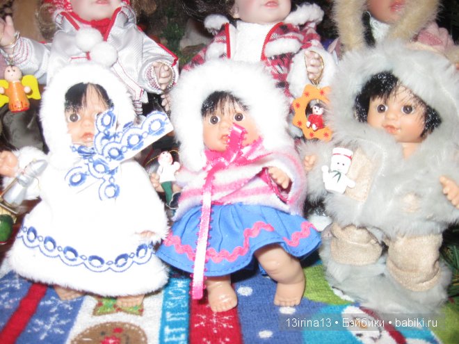 Маленькие Адорочки и Рауберятки у елочки